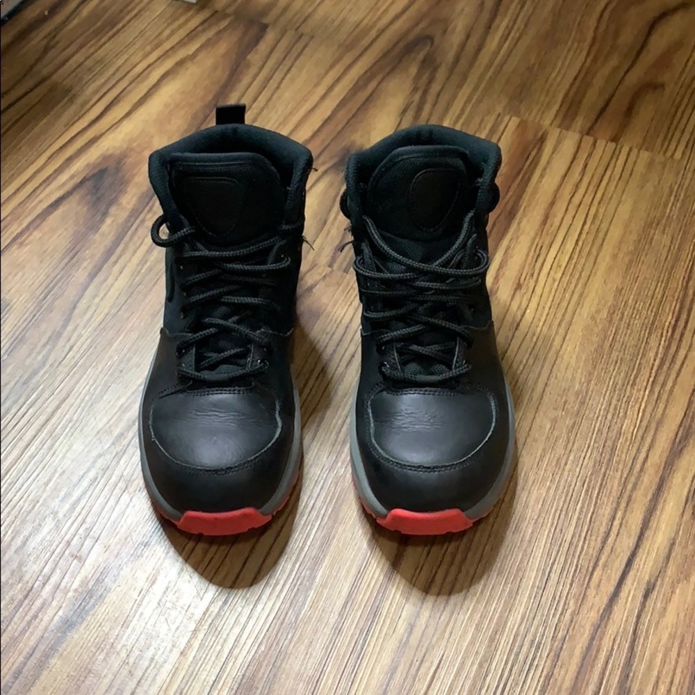 Women Fashion Sneakers - Picture 3 of 9